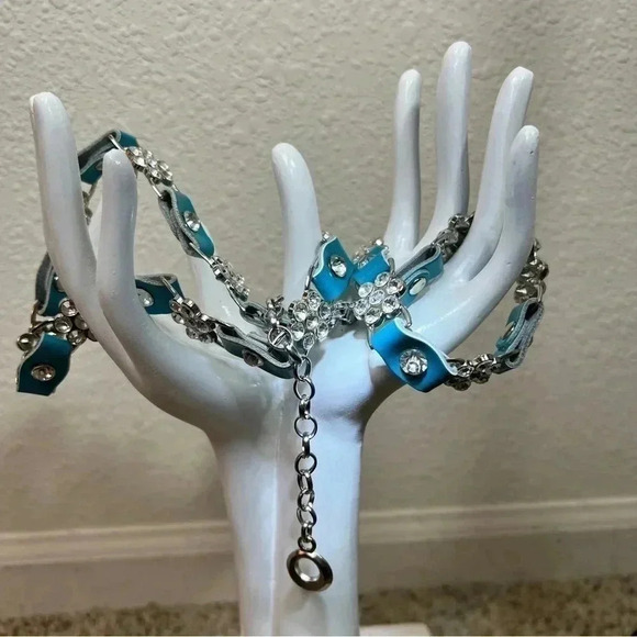 Teen Girl's Rhinestone Floral Design with Turquoise Leather Tabs Chainlink Belt - Picture 3 of 14